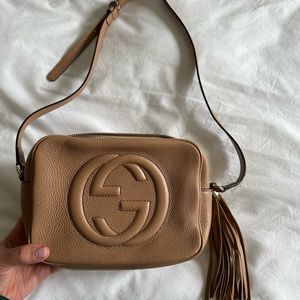 GUCCI Pebbled Calfskin Small Soho Disco Bag Camelia